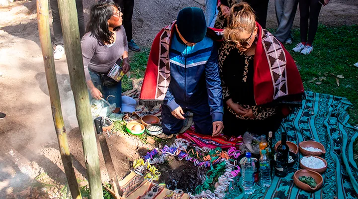 celebracion en honor a la Pachamama en finca local